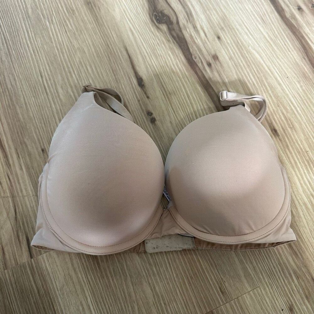 Victoria’s Secret 32DD Classic nude push-up bra